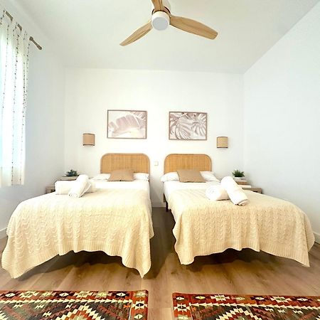 Villa Alboran Beachfront 9Pax Торре-де-Бенаґальбон Екстер'єр фото