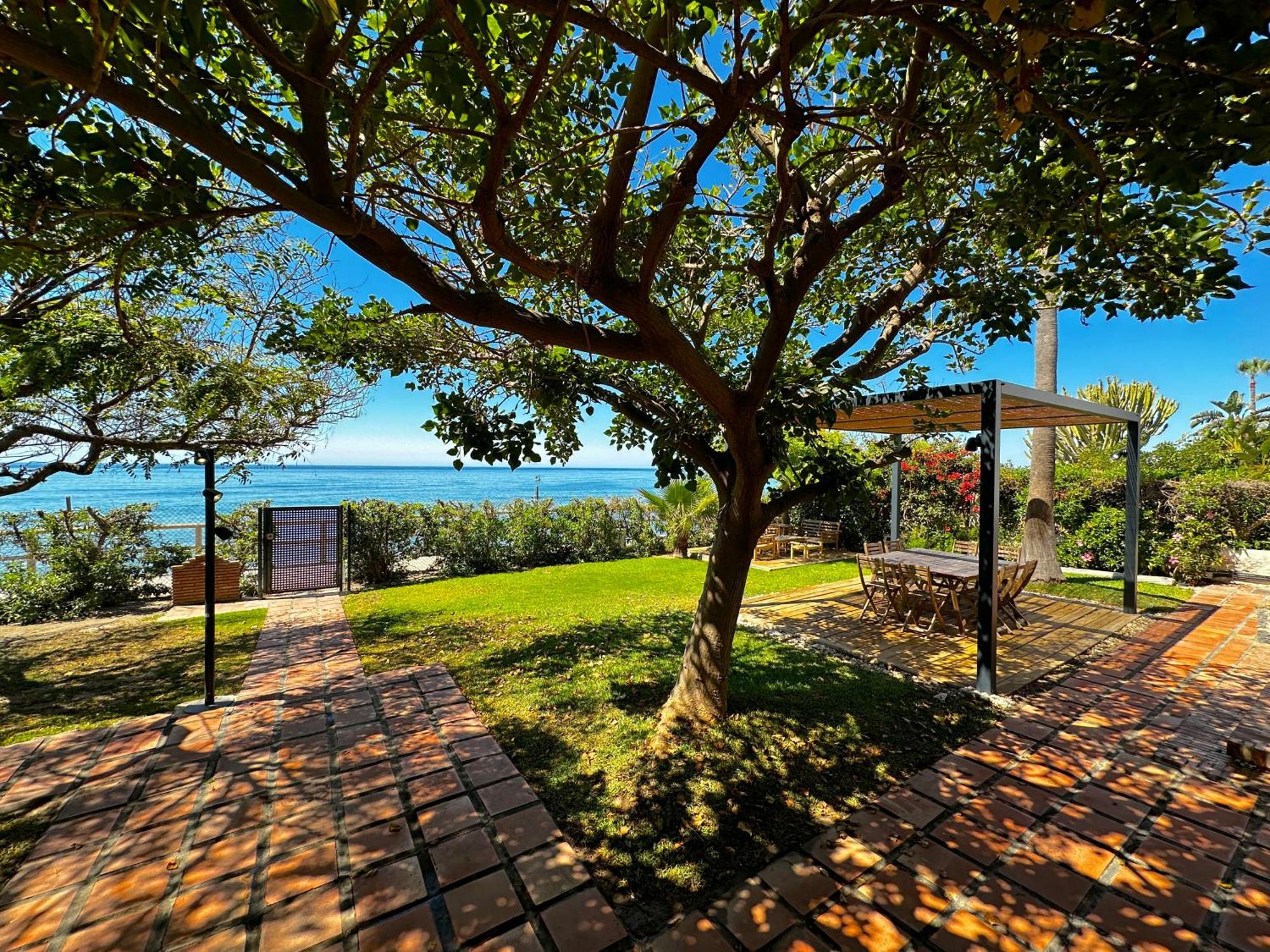 Villa Alboran Beachfront 9Pax Торре-де-Бенаґальбон Екстер'єр фото
