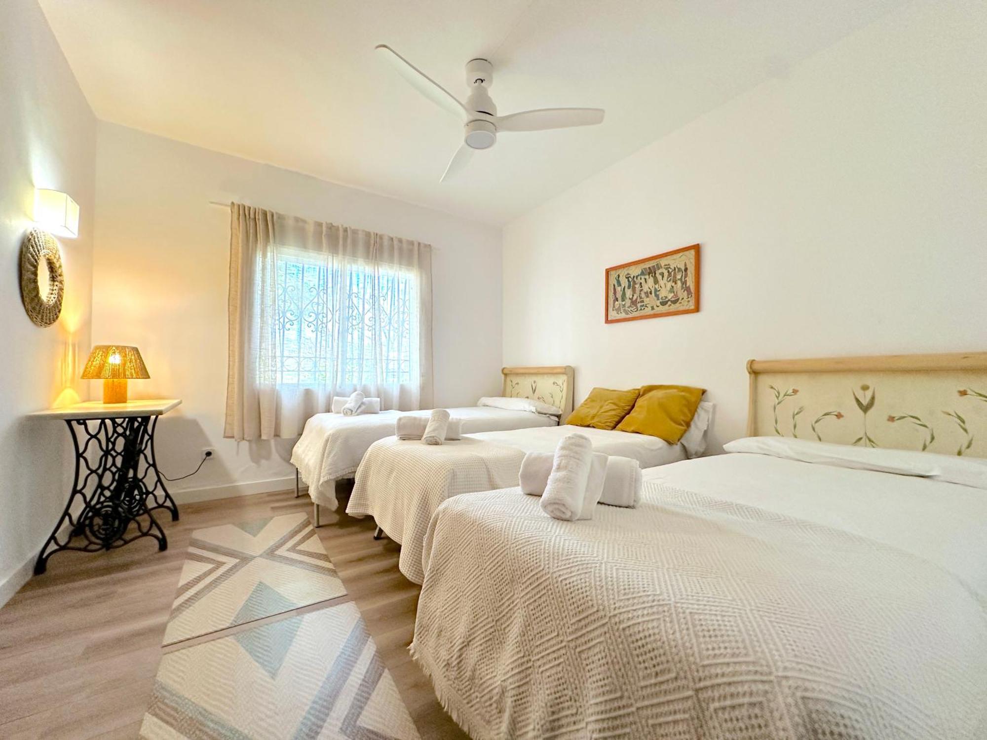 Villa Alboran Beachfront 9Pax Торре-де-Бенаґальбон Екстер'єр фото