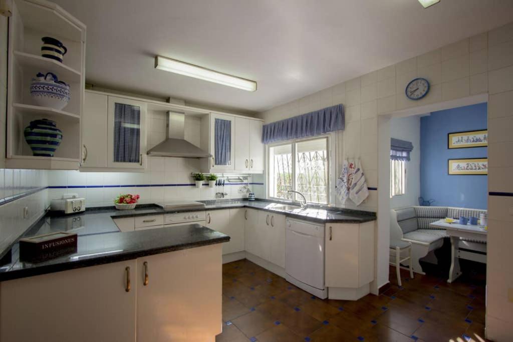 Villa Alboran Beachfront 9Pax Торре-де-Бенаґальбон Екстер'єр фото